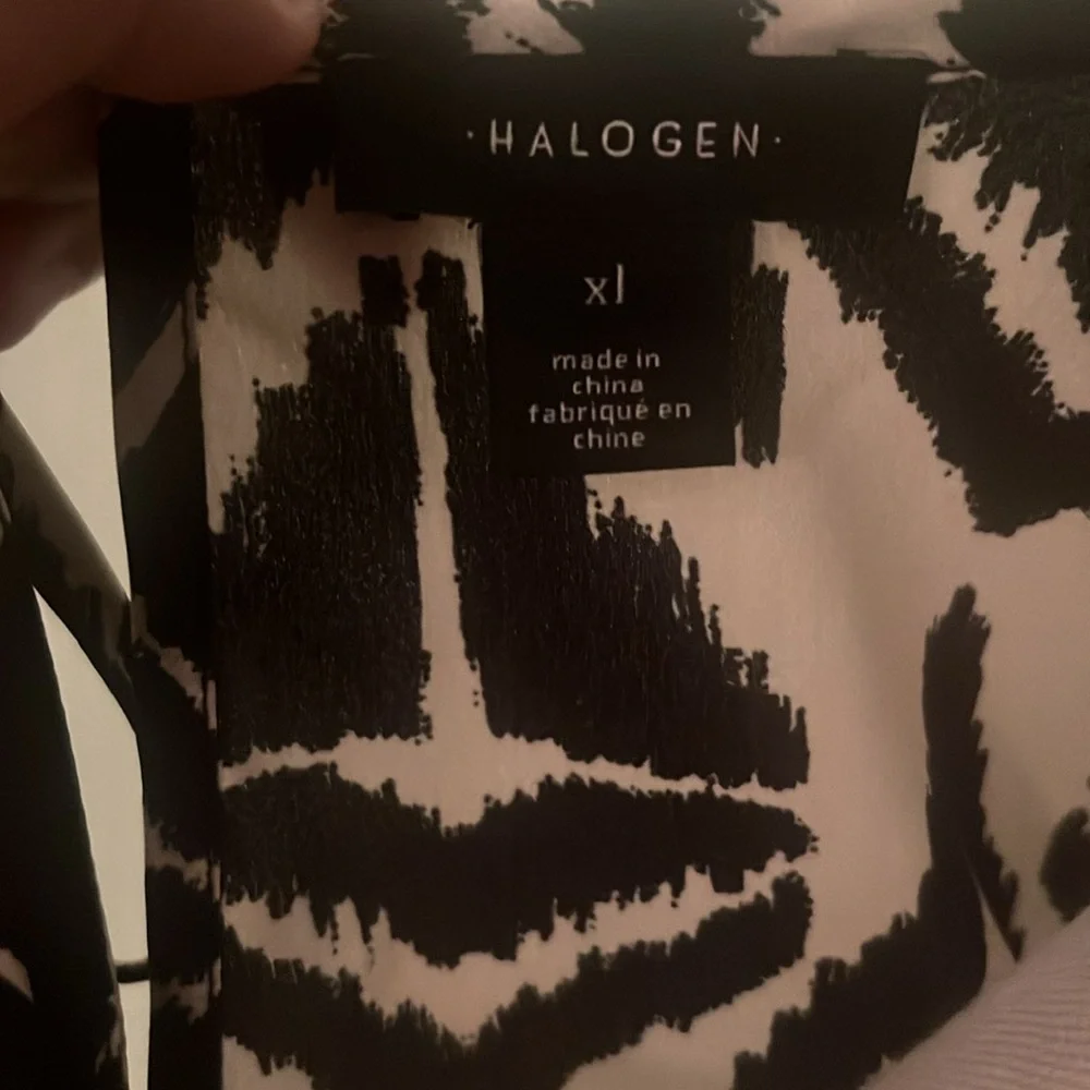 Black and White Geometric Pattern Top - Picture 4 of 4